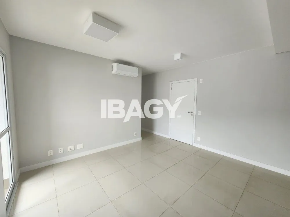 2-bedroom apartment in a building with a gym — photo 9