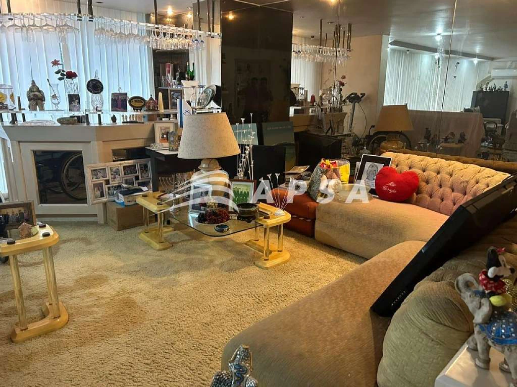 Furnished 4-bedroom apartment, 300 m² and 4 parking spots — photo 10