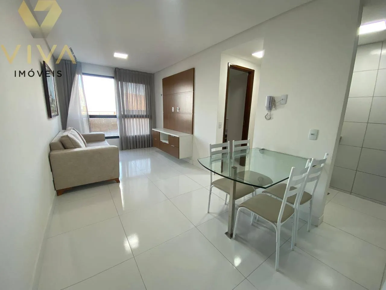 One-bedroom apartment in a building with a pool