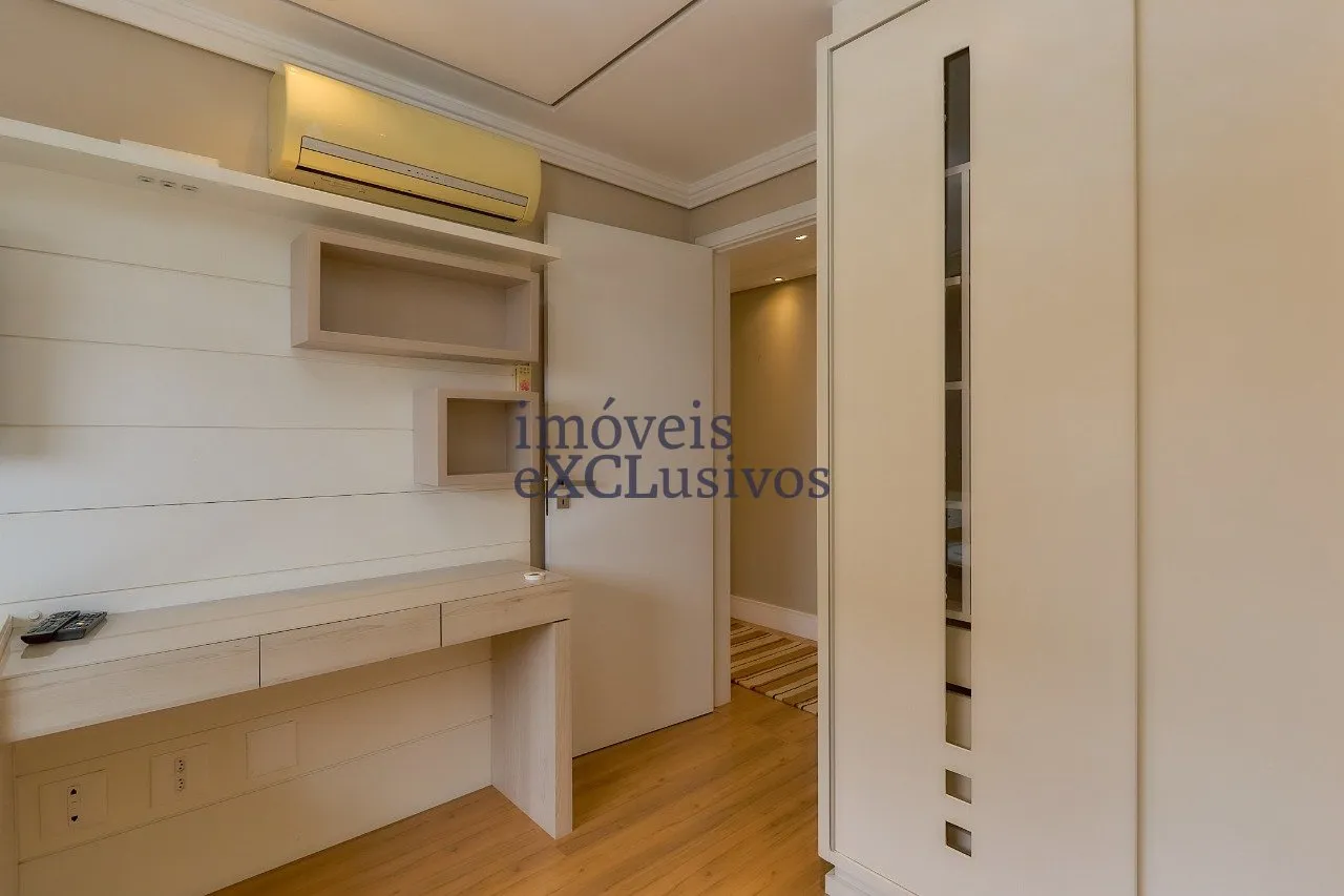 Floor-to-ceiling windows in a 3-bedroom apartment, 146 m² — photo 27
