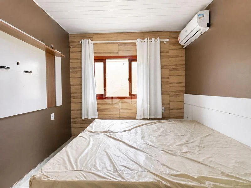 Balcony with a grill in a 2-bedroom house, 100 m² — photo 30