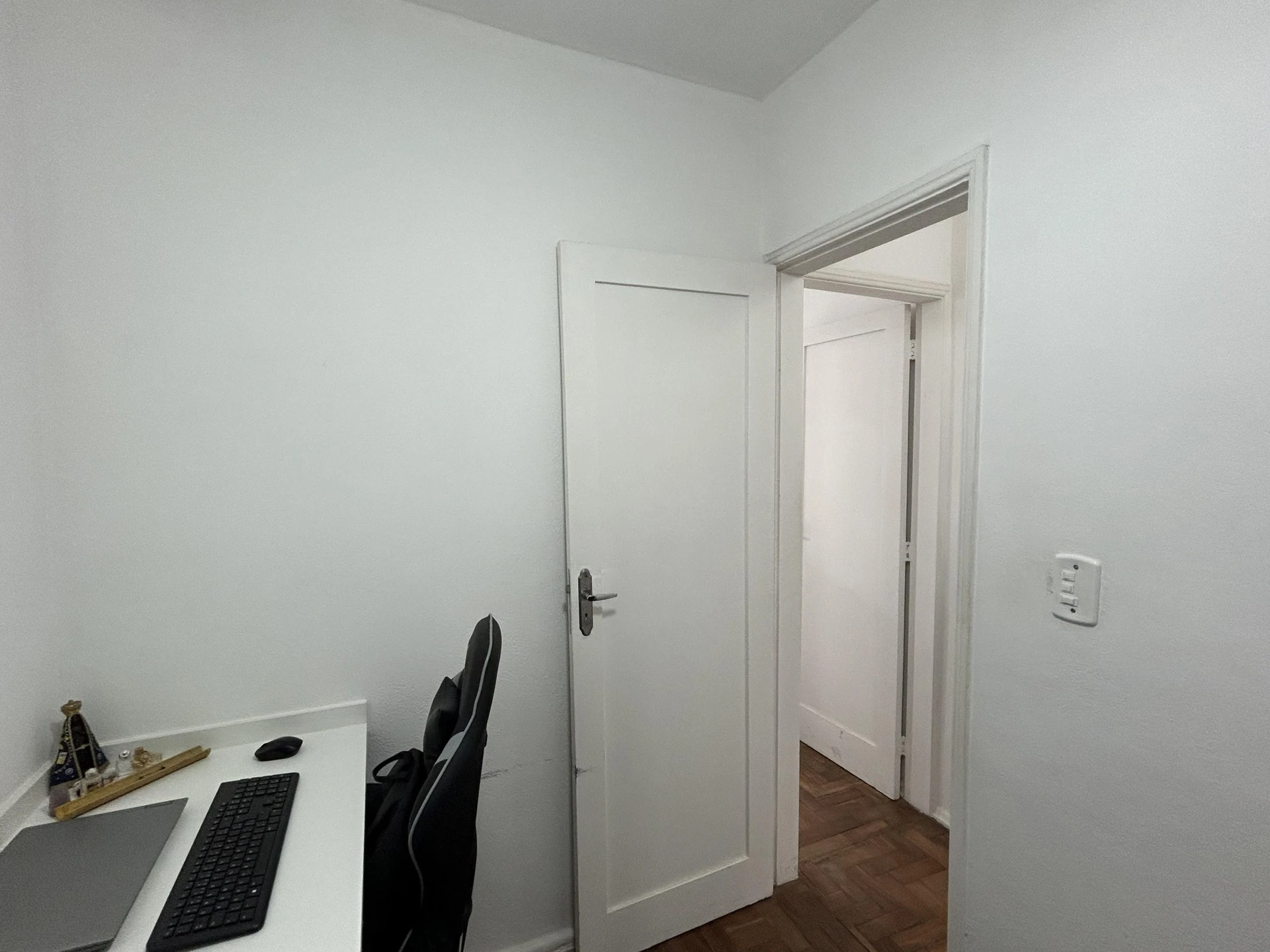Furnished 3-bedroom apartment with 1 bathroom
