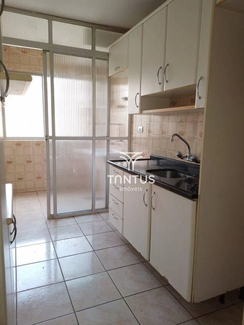 Wood or laminate floors in a 2-bedroom apartment, 58 m² — photo 2