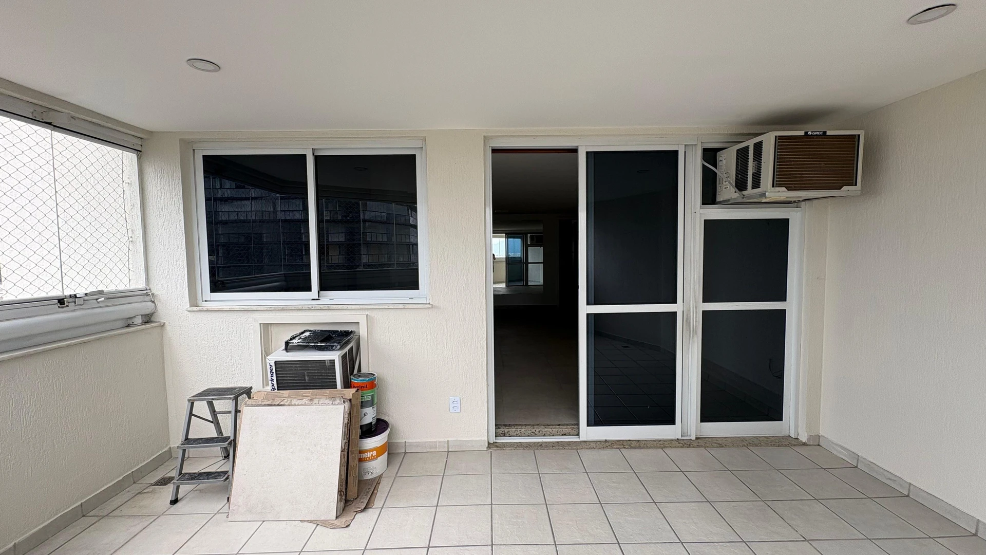 Floor-to-ceiling windows in a 3-bedroom apartment, 105 m² — photo 6