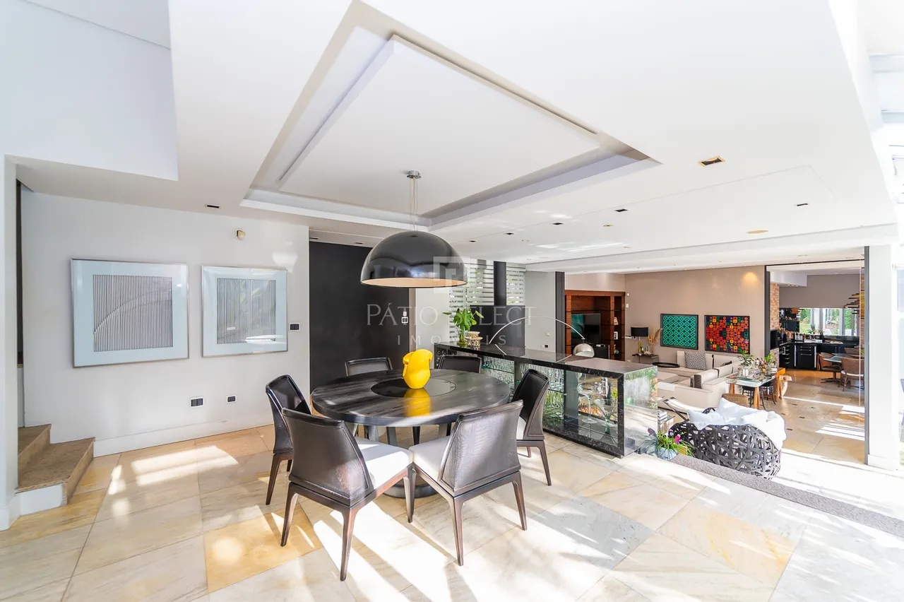 House, 763 m², with a glass-enclosed balcony — photo 4