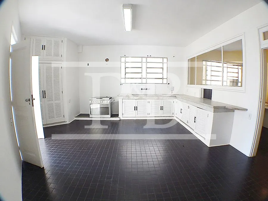 4-bedroom apartment with 3 bathrooms, 420 m² — photo 30