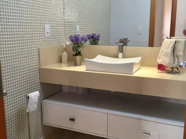 Furnished apartment, 94 m², with a glass-enclosed balcony — photo 18