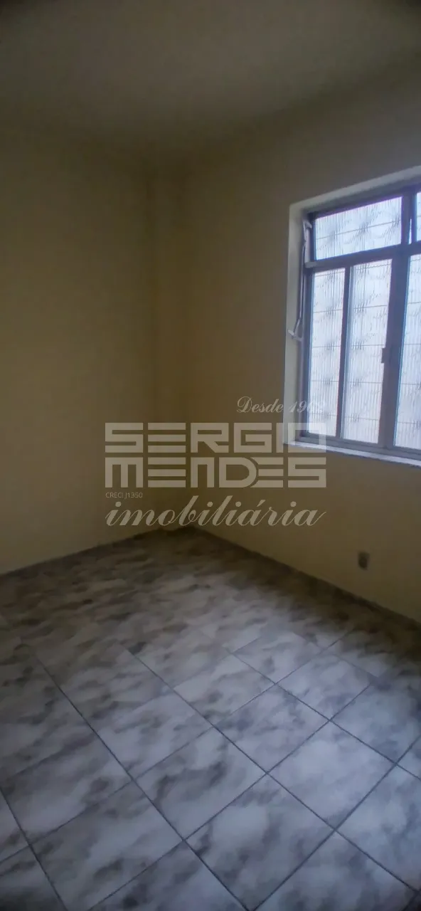 Unfurnished 3-bedroom apartment with a separate kitchen — photo 4