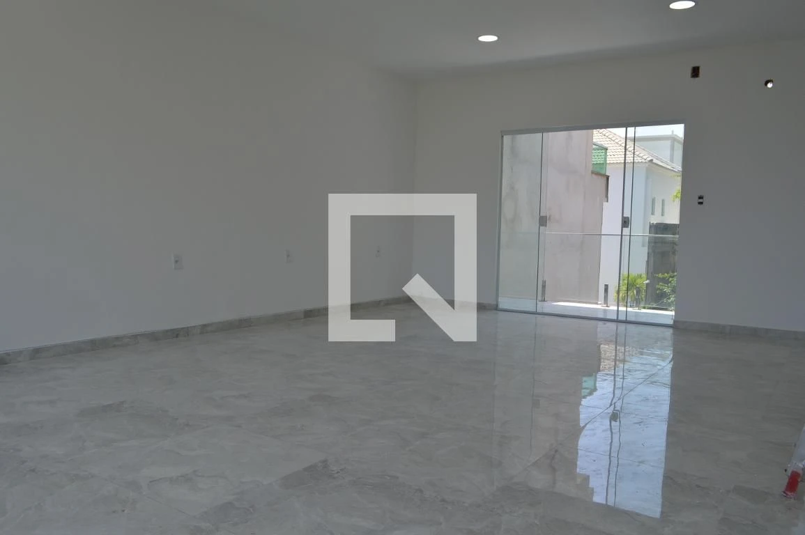 Casa de 3 quartos com janelas do piso ao teto — photo 35