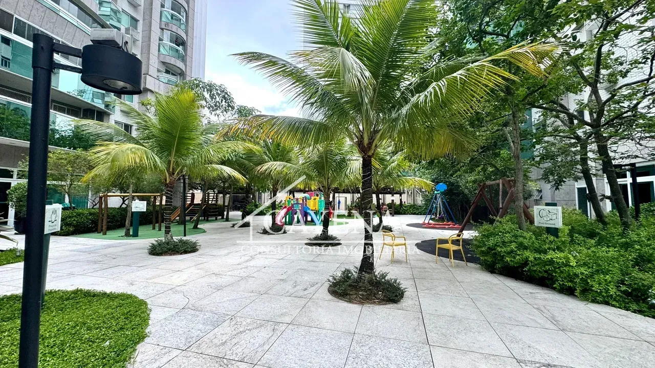 Furnished 4-bedroom apartment with glazed balcony — photo 35