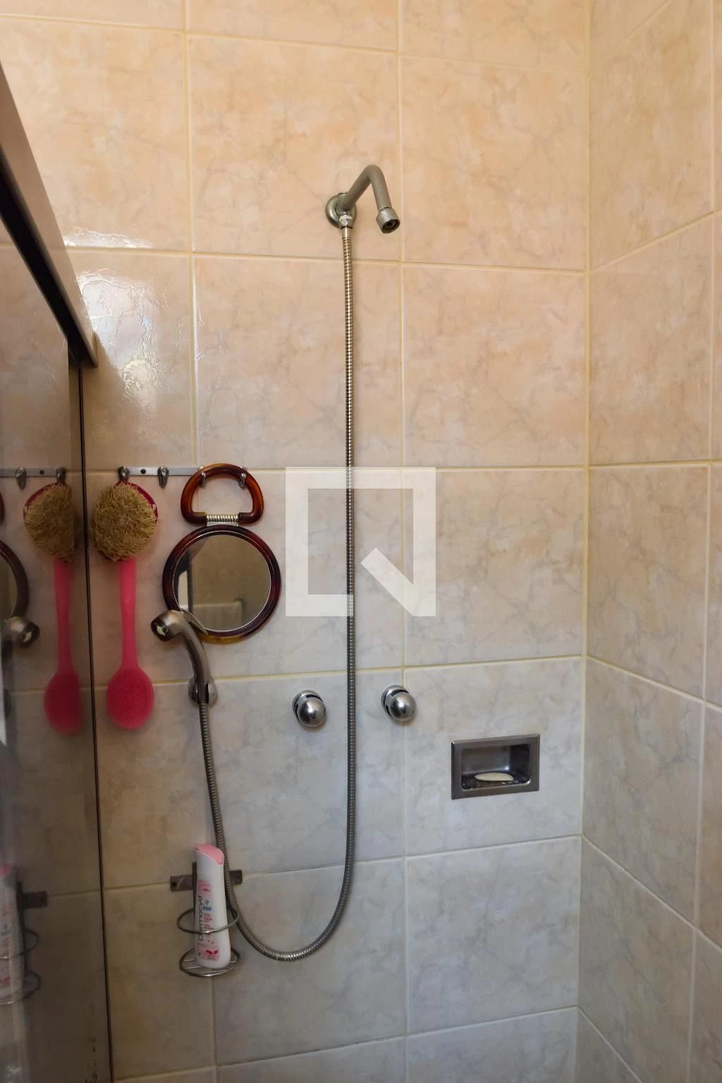 Casa mobiliada com 6 quartos e 3 suítes com jardim e BBQ — photo 76