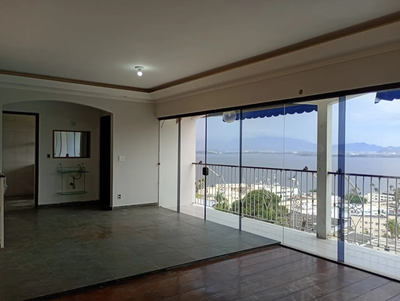 Furnished rental house with 3 bedrooms and 5 bathrooms — photo 4