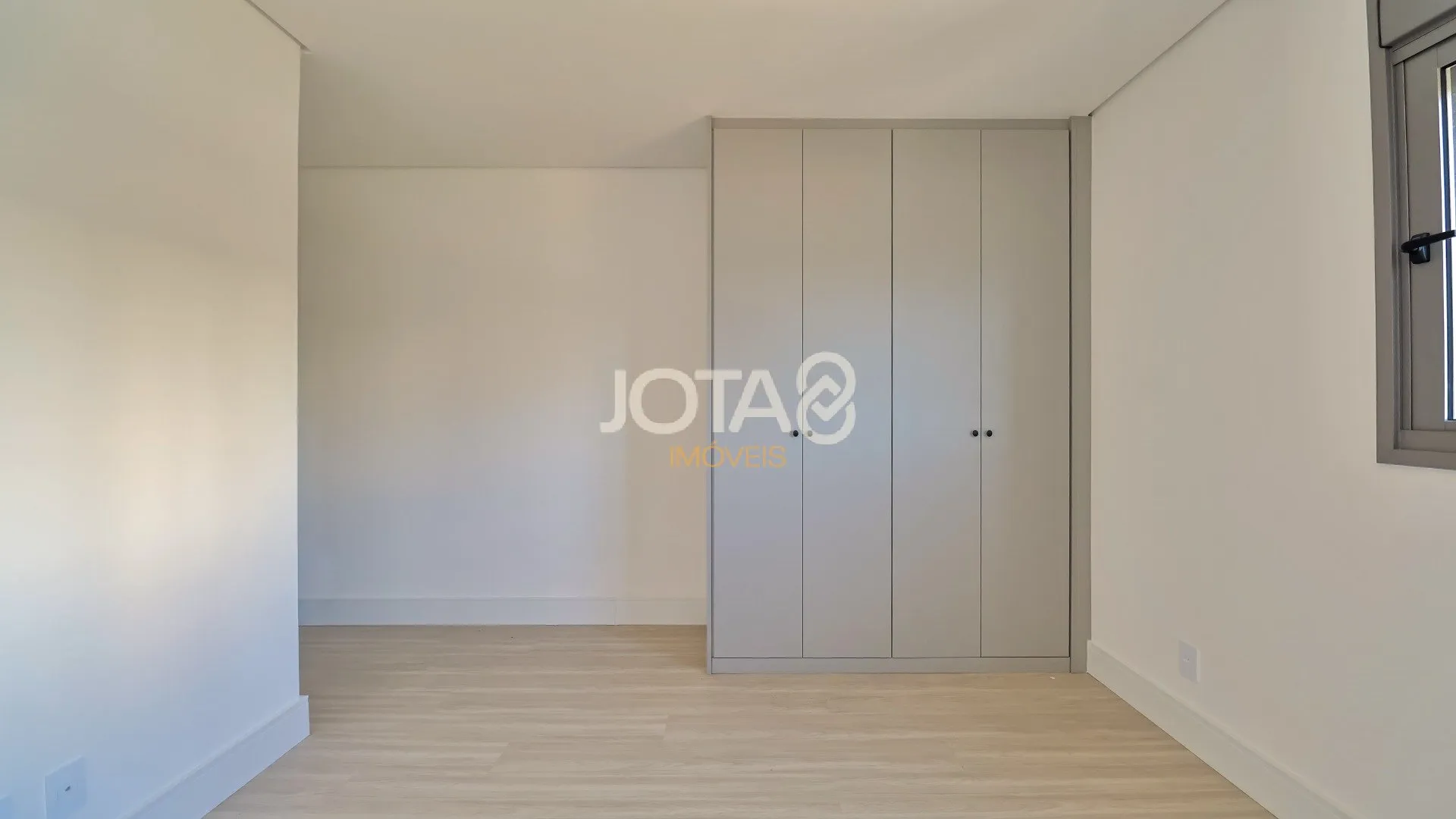 Квартира з 3 спальнями-сюїтами 193 м² і 4 паркомісця — photo 13