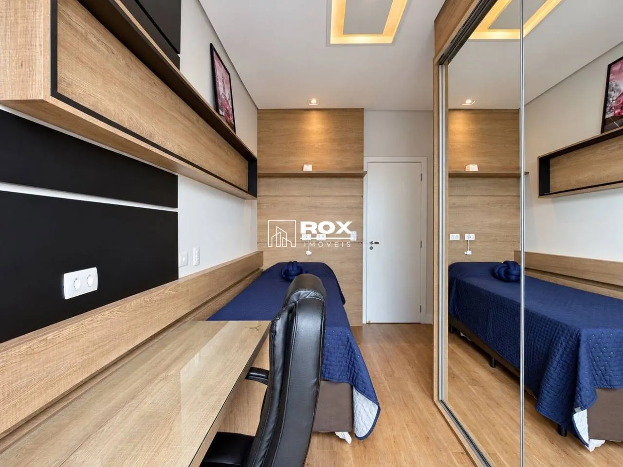 Floor-to-ceiling windows in a 3-bedroom apartment, 150 m² — photo 31