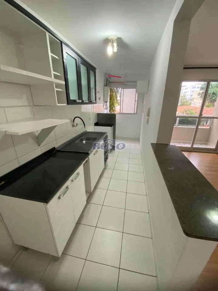 2-bedroom apartment with wood or laminate floors in Curitiba — photo 2