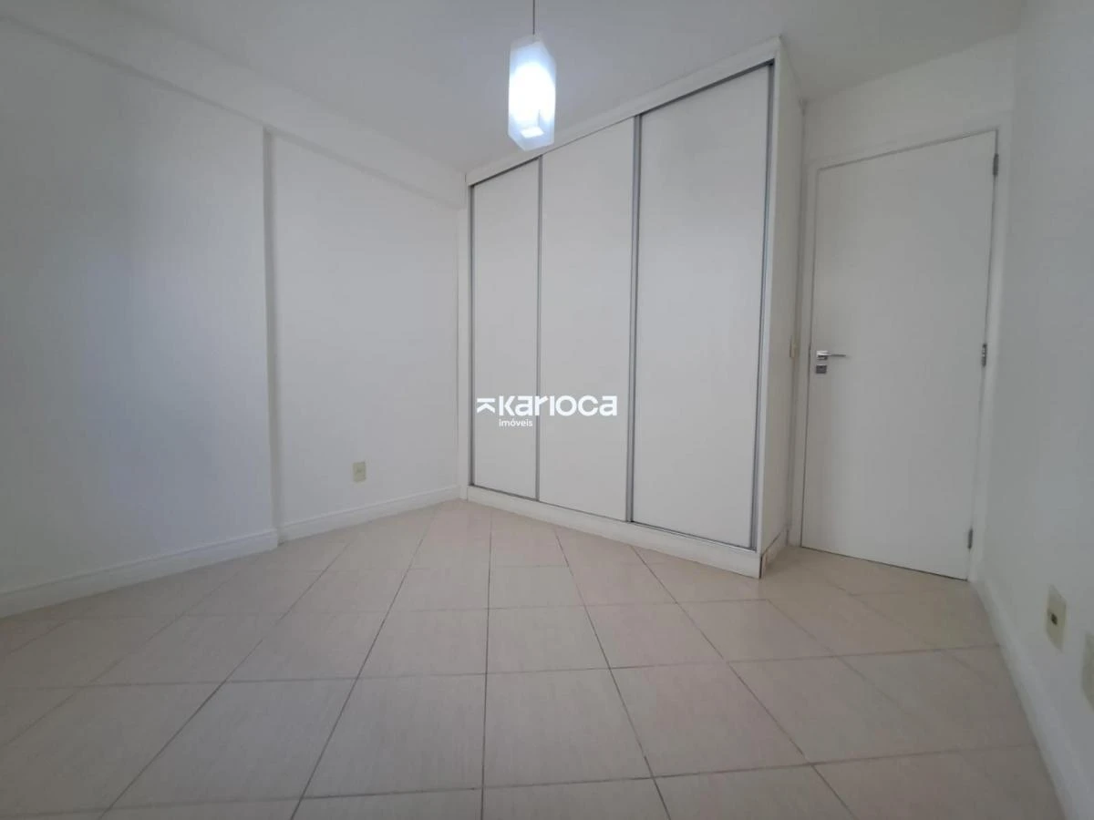 2-bedroom apartment with a glass-enclosed balcony — photo 22