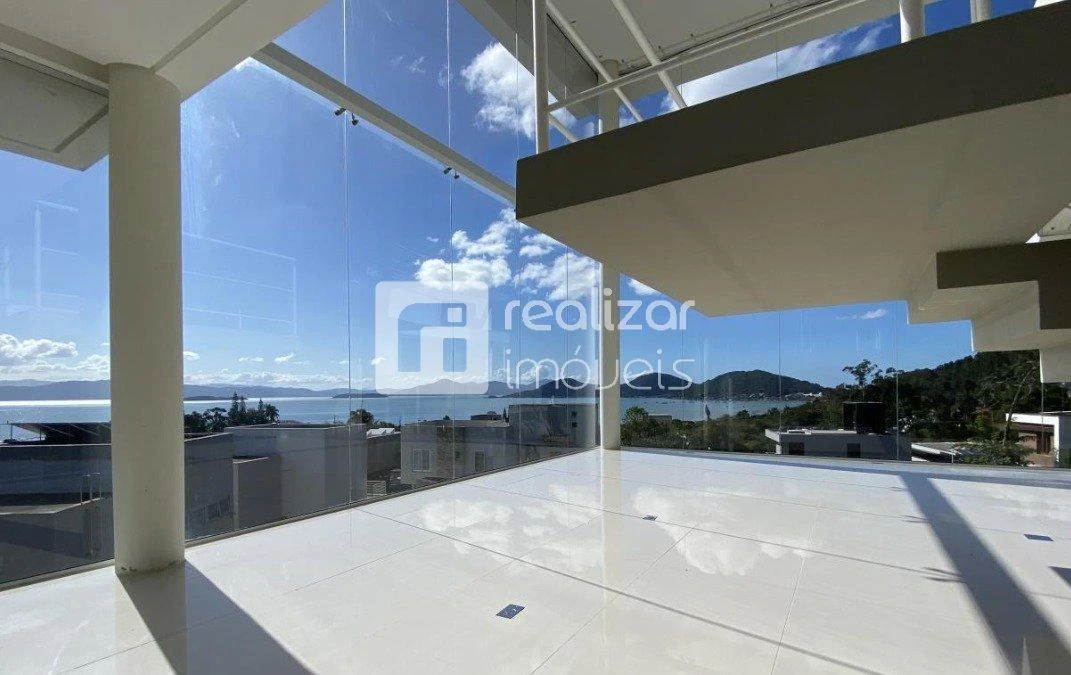 Bañera y 3 dormitorios: casa de 718 m² — photo 16