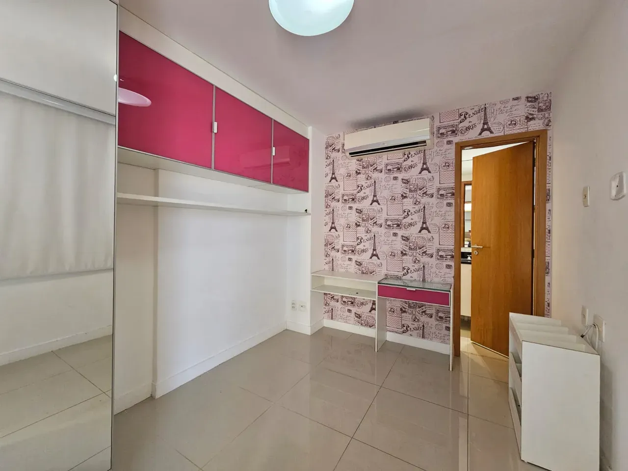 Apartment with separate gas kitchen and 4 bathrooms — photo 25