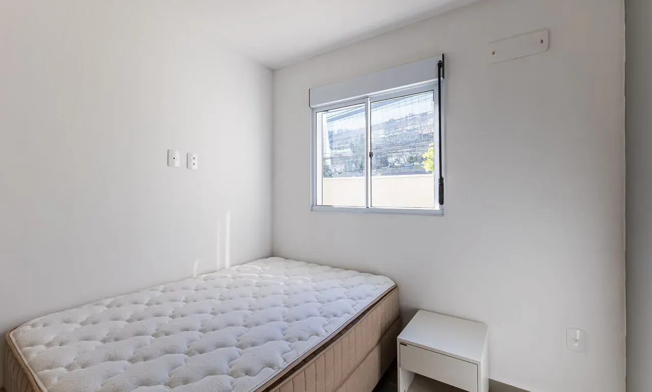 Furnished apartment, 75 m², with a glass-enclosed balcony — photo 9