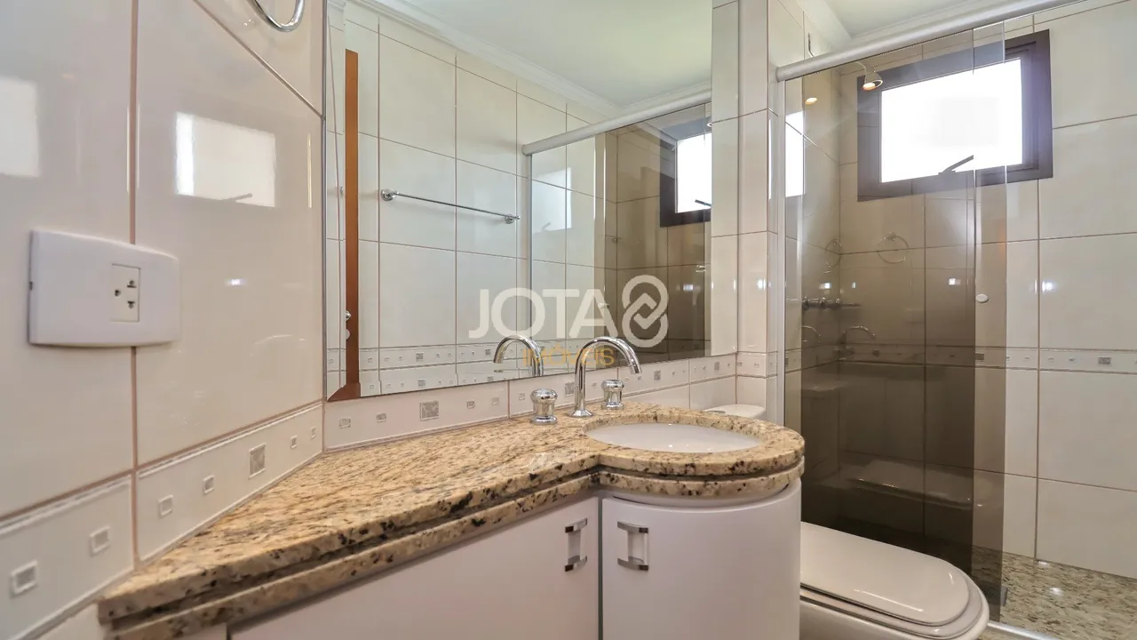 249 m² rental apartment with 3 bedrooms and a suite — photo 16