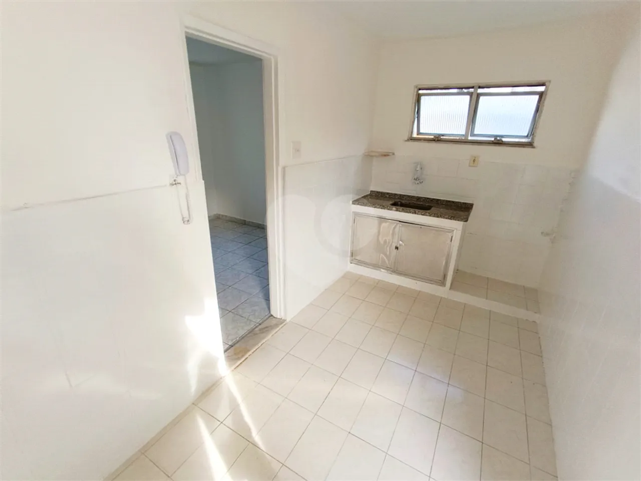 Unfurnished 1-bedroom apartment with a balcony — photo 6