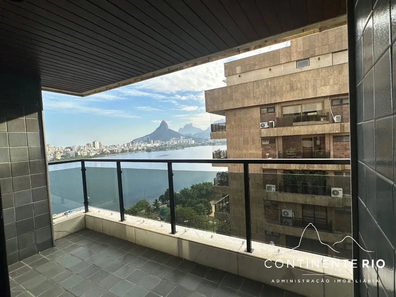 Apartamento con 4 dormitorios y balcón acristalado — photo 16