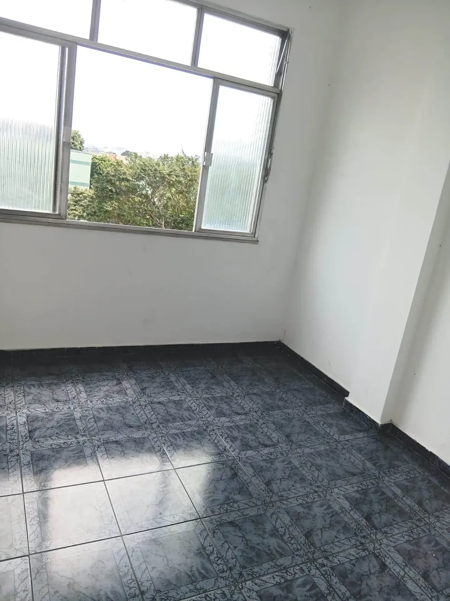 Apartment on the 4th floor with a grill on the balcony — photo 14