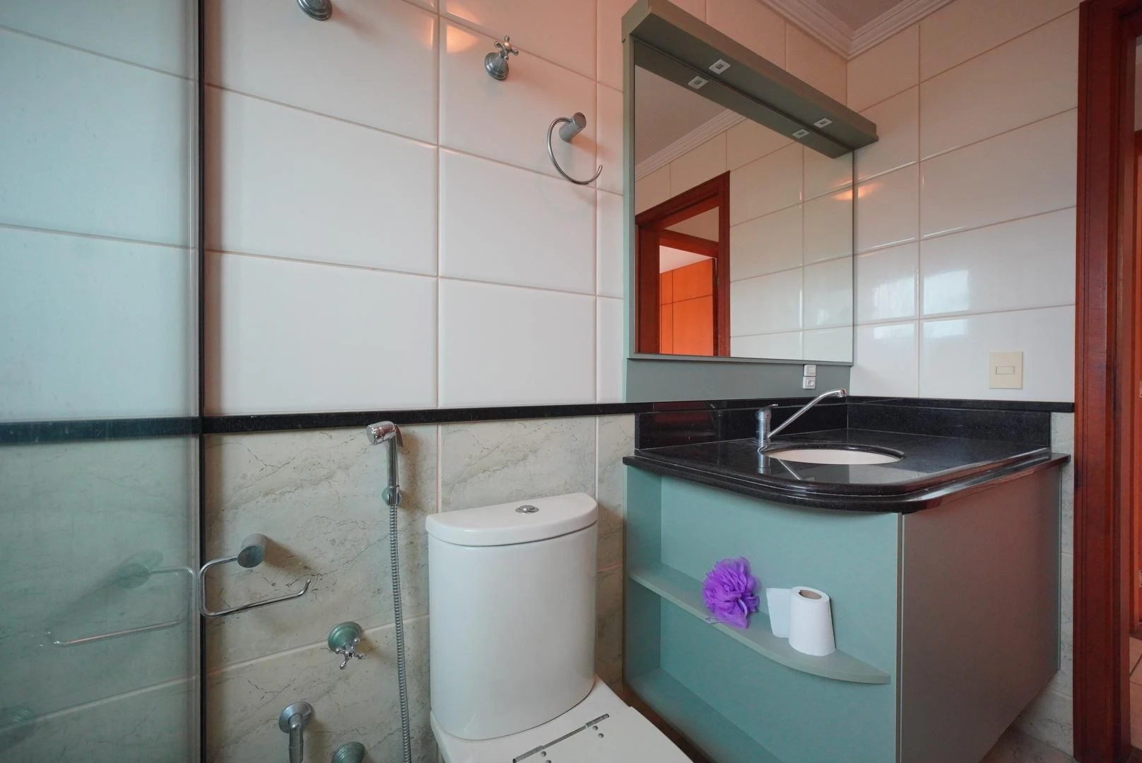 407 m² house with a washing machine and a bathtub — photo 23