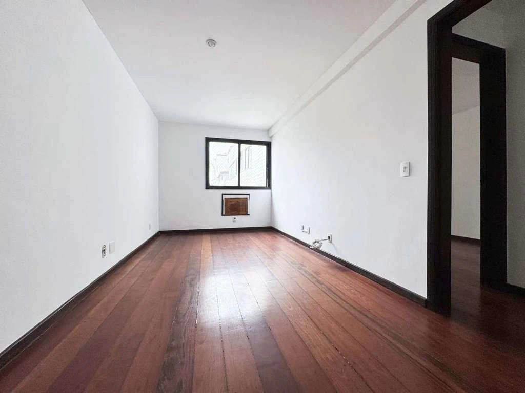 Top-floor apartment with 3 en-suites and 4 baths — photo 16