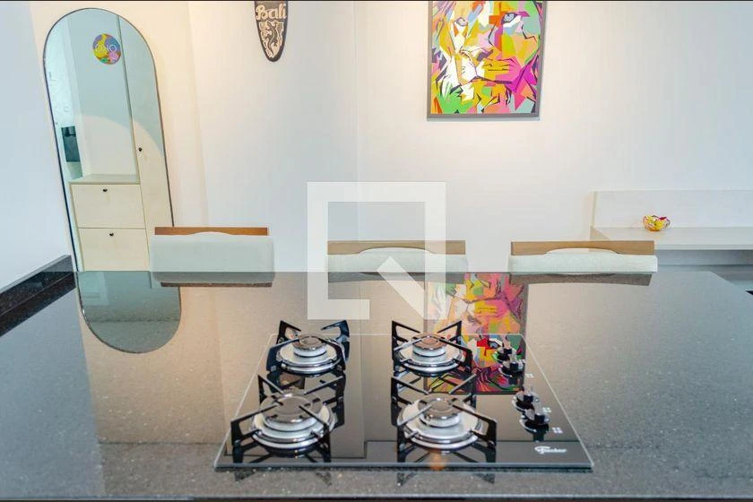 Furnished studio kitnet with kitchen-dining open plan — photo 16
