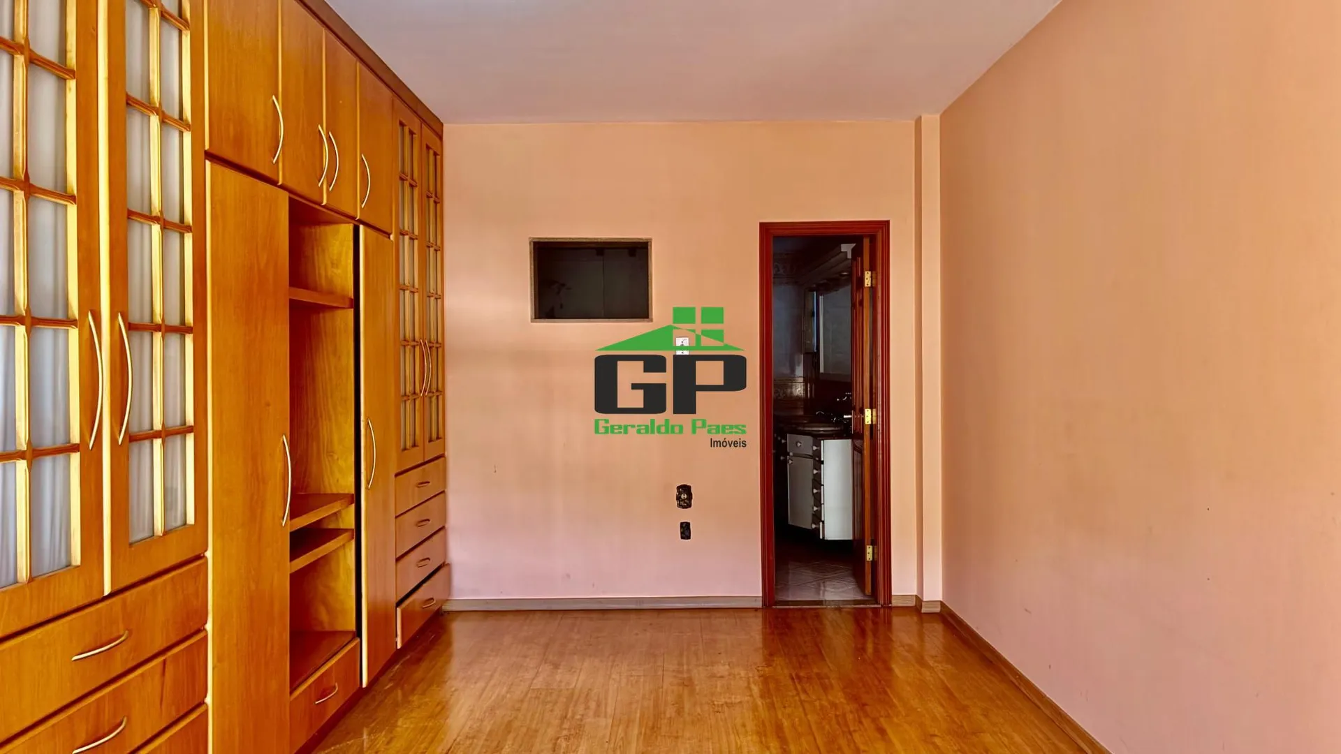 House with 4 bedrooms and 4 bathrooms, separate kitchen — photo 27