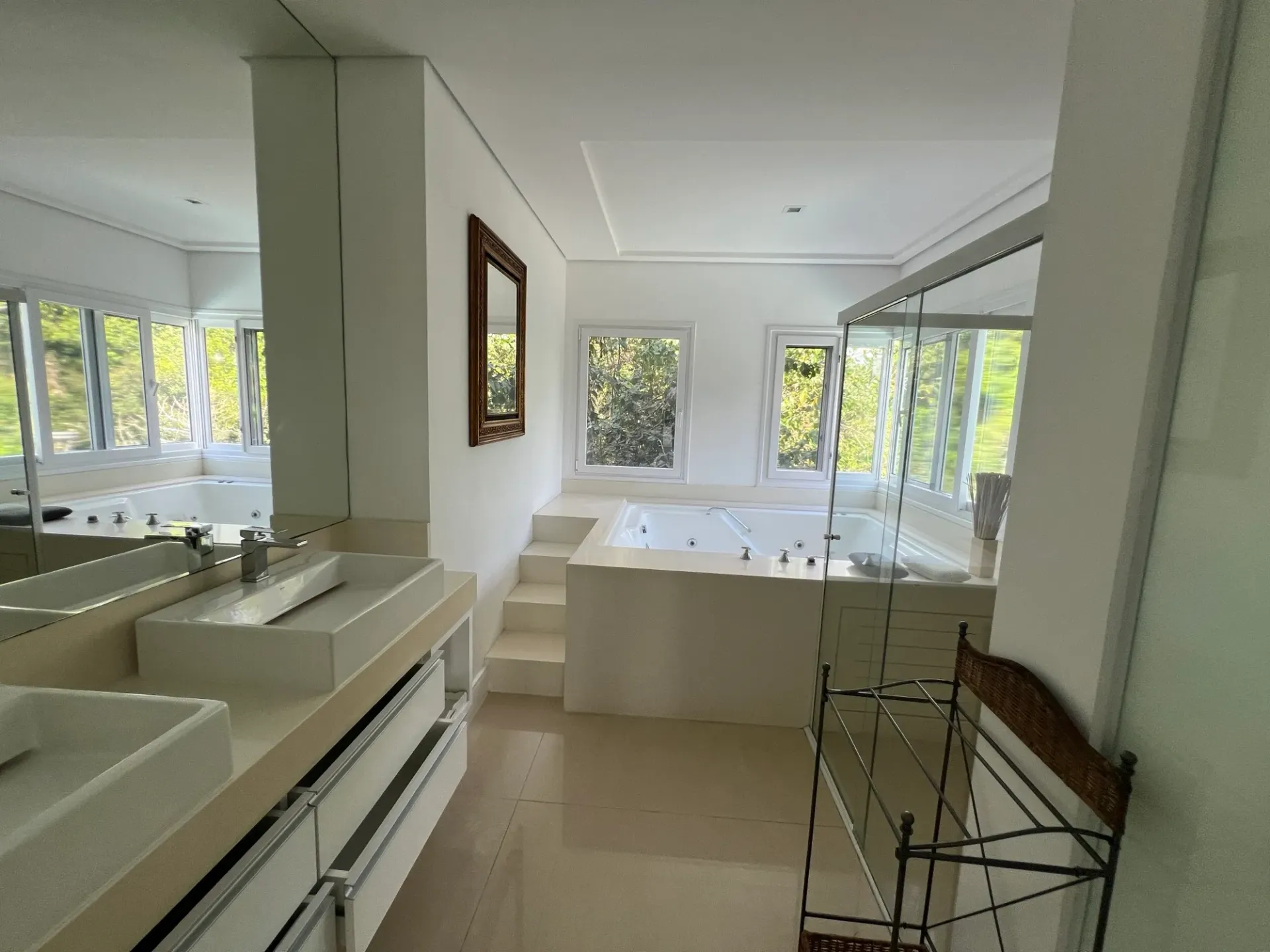 Casa com 6 suítes e 7 banheiros em 1000 m² — photo 32