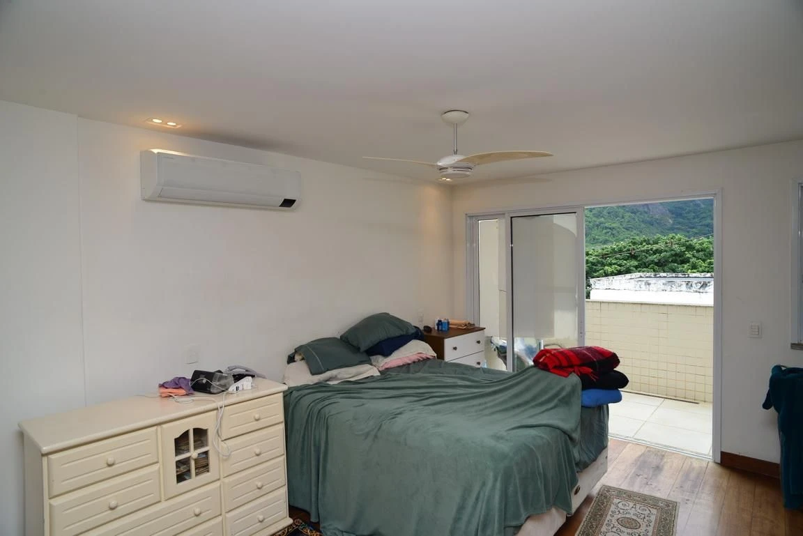 Furnished apartment, 300 m², with a glass-enclosed balcony — photo 15
