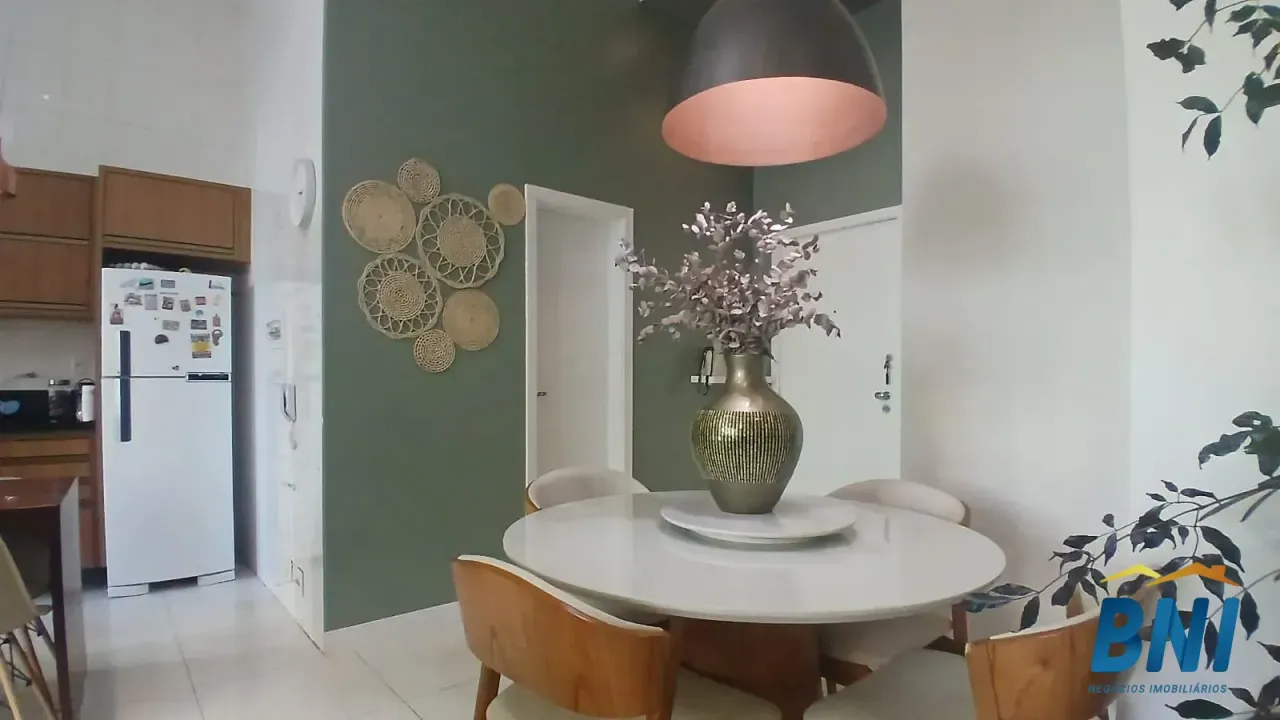 Apartamento de 2 quartos com cozinha integrada e varanda — photo 17