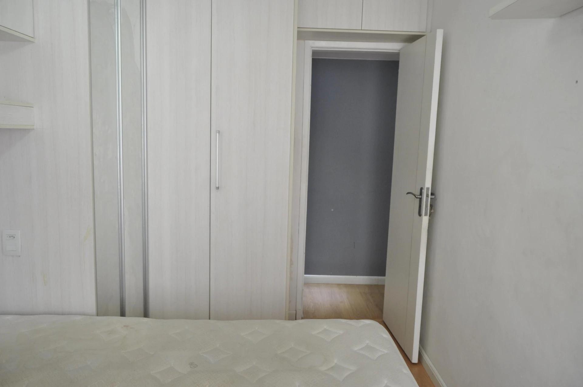 Furnished 2-bedroom apartment with a real workspace desk — photo 13