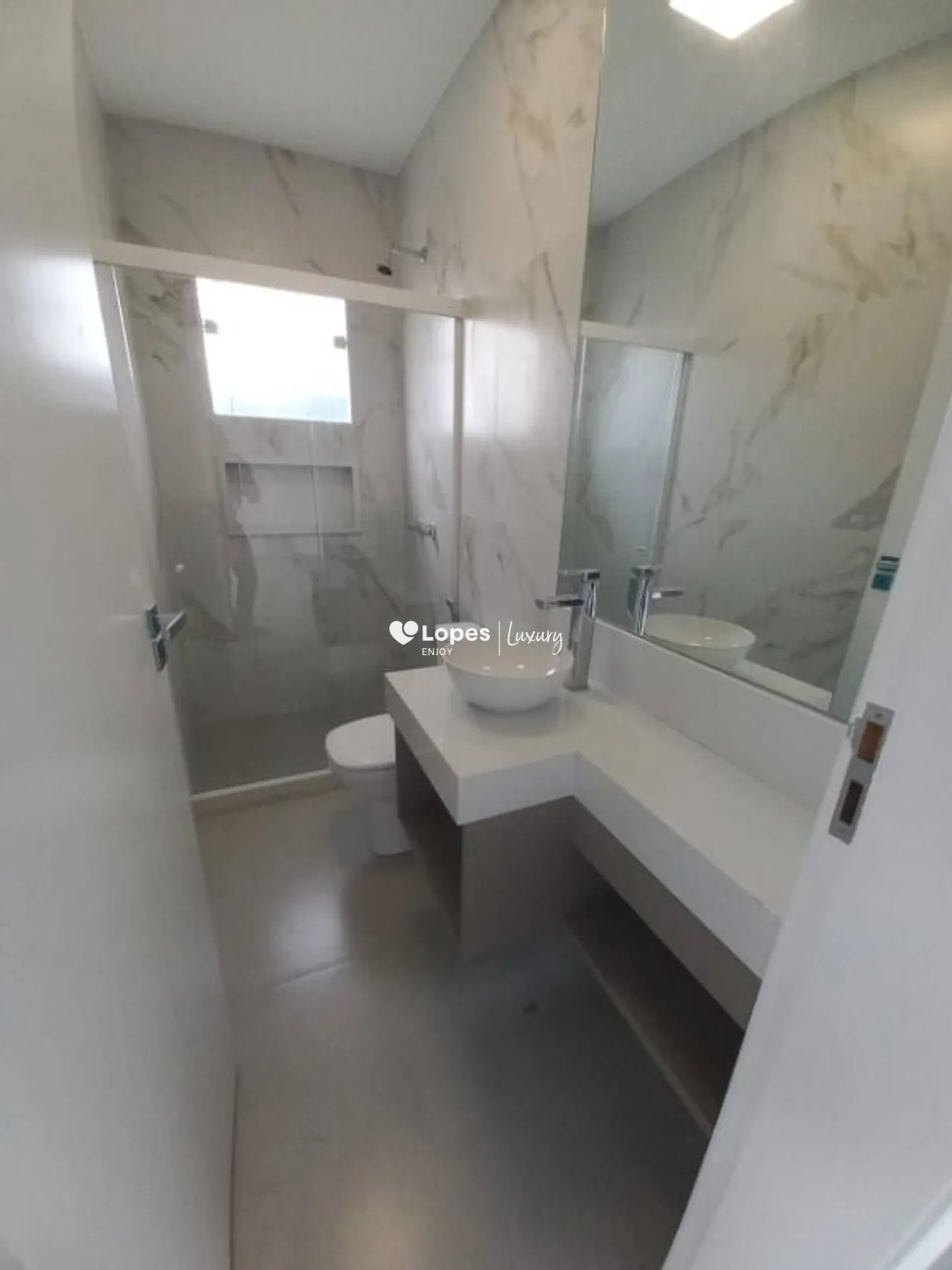 Unfurnished 4-bedroom house with 5 bathrooms and 329 m² — photo 44