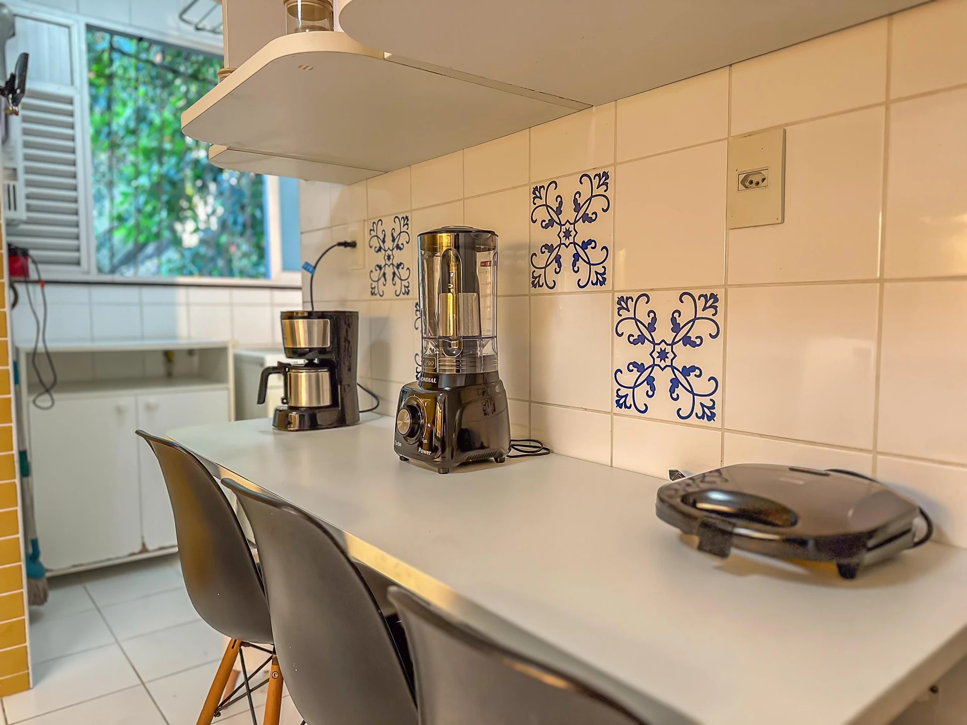Furnished 2-bedroom apartment with open views — photo 3