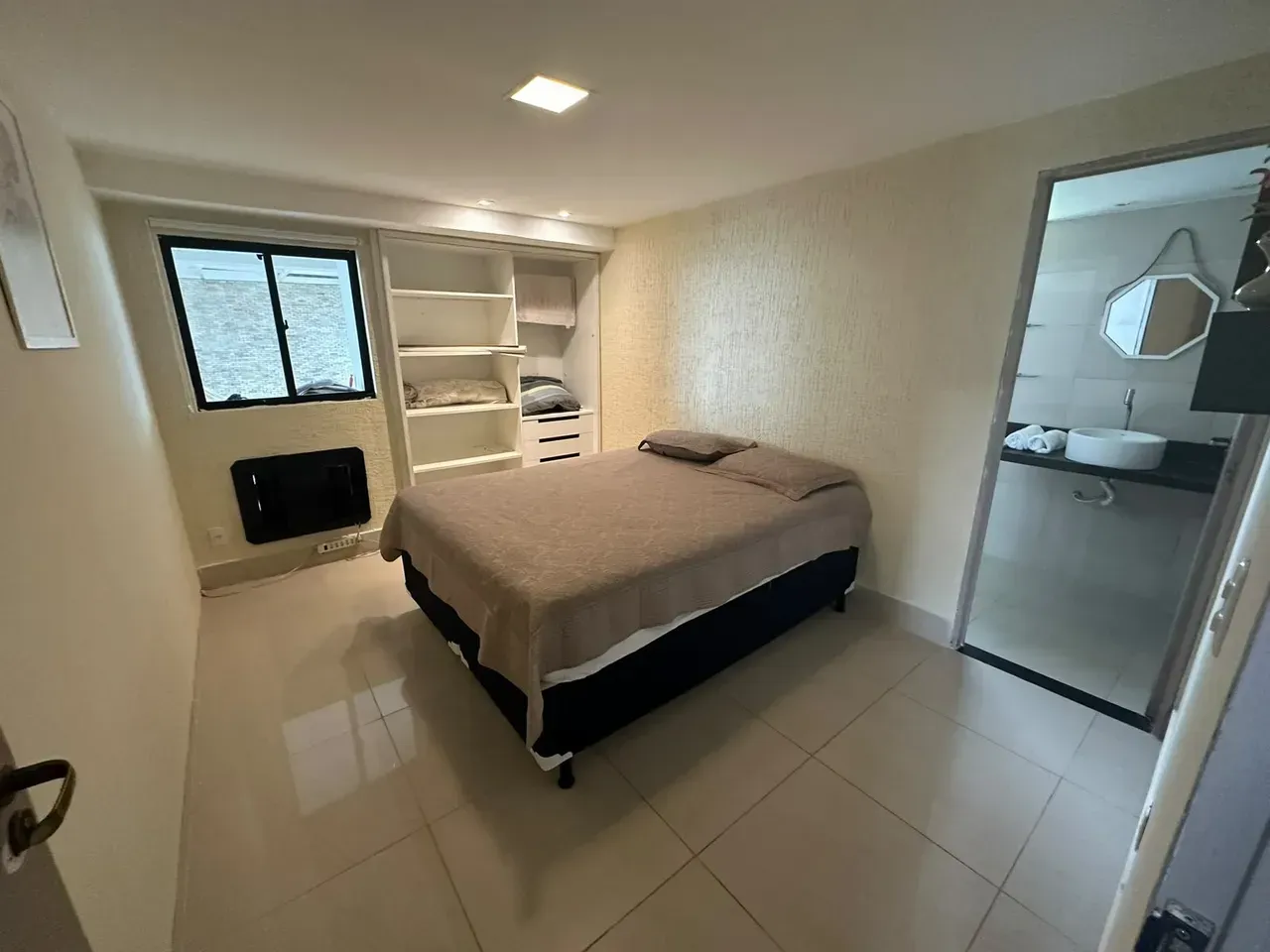 Furnished apartment, 200 m², with a glass-enclosed balcony — photo 3
