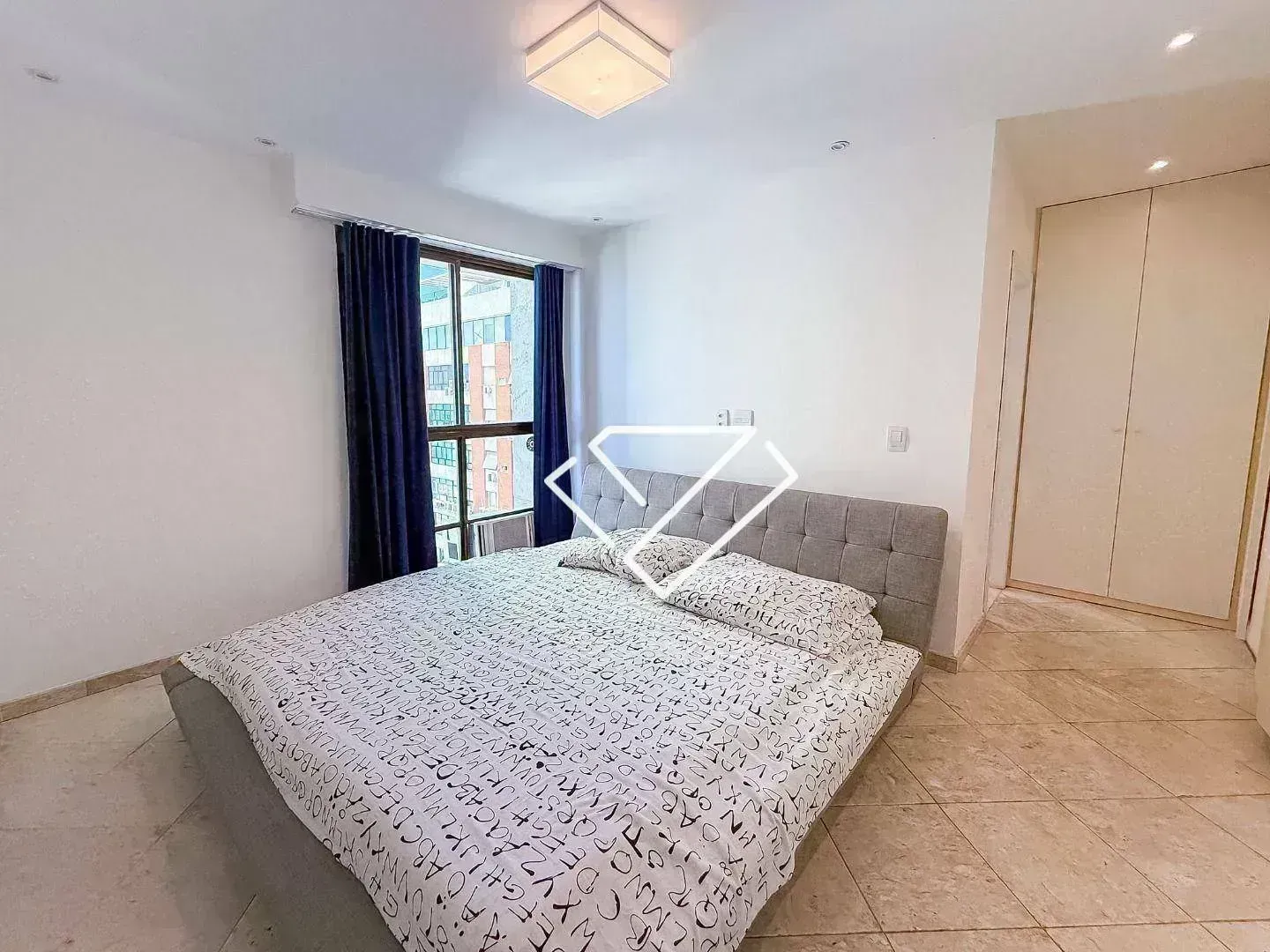4-bedroom apartment with a separate kitchen and 250 m² — photo 29