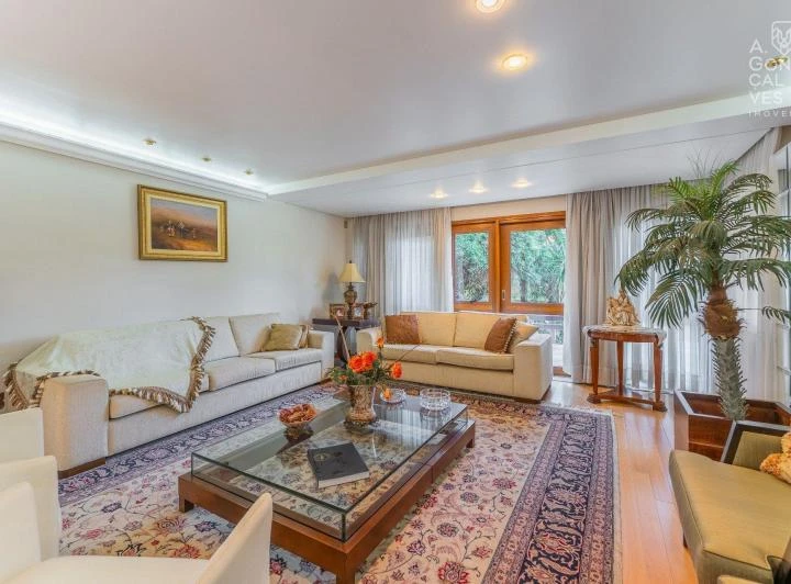 House with 4 bedrooms, 1 en-suite, 10 parking spots — photo 4