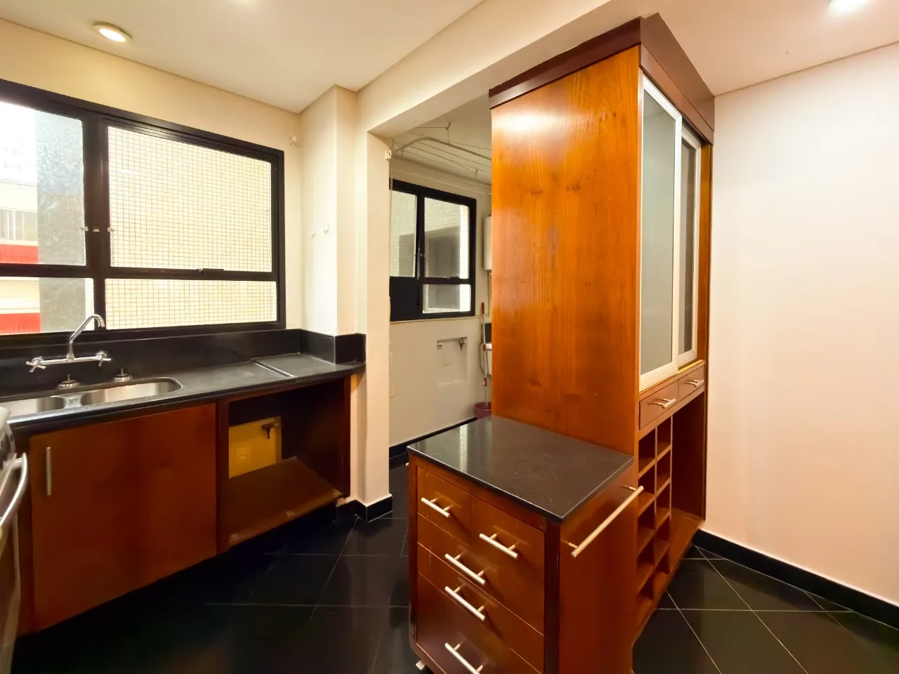 2-bedroom apartment with en-suite and enclosed balcony — photo 10