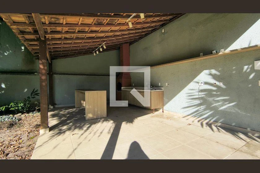 House with 4 bedrooms and a balcony with grill — photo 3