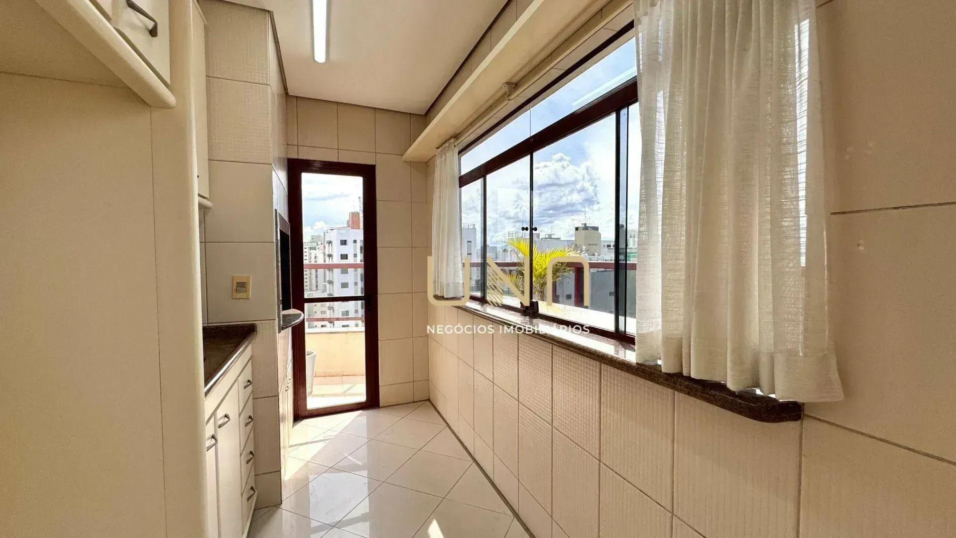 Cobertura mobiliada com 4 suítes e 5 banheiros, 415 m² — photo 43