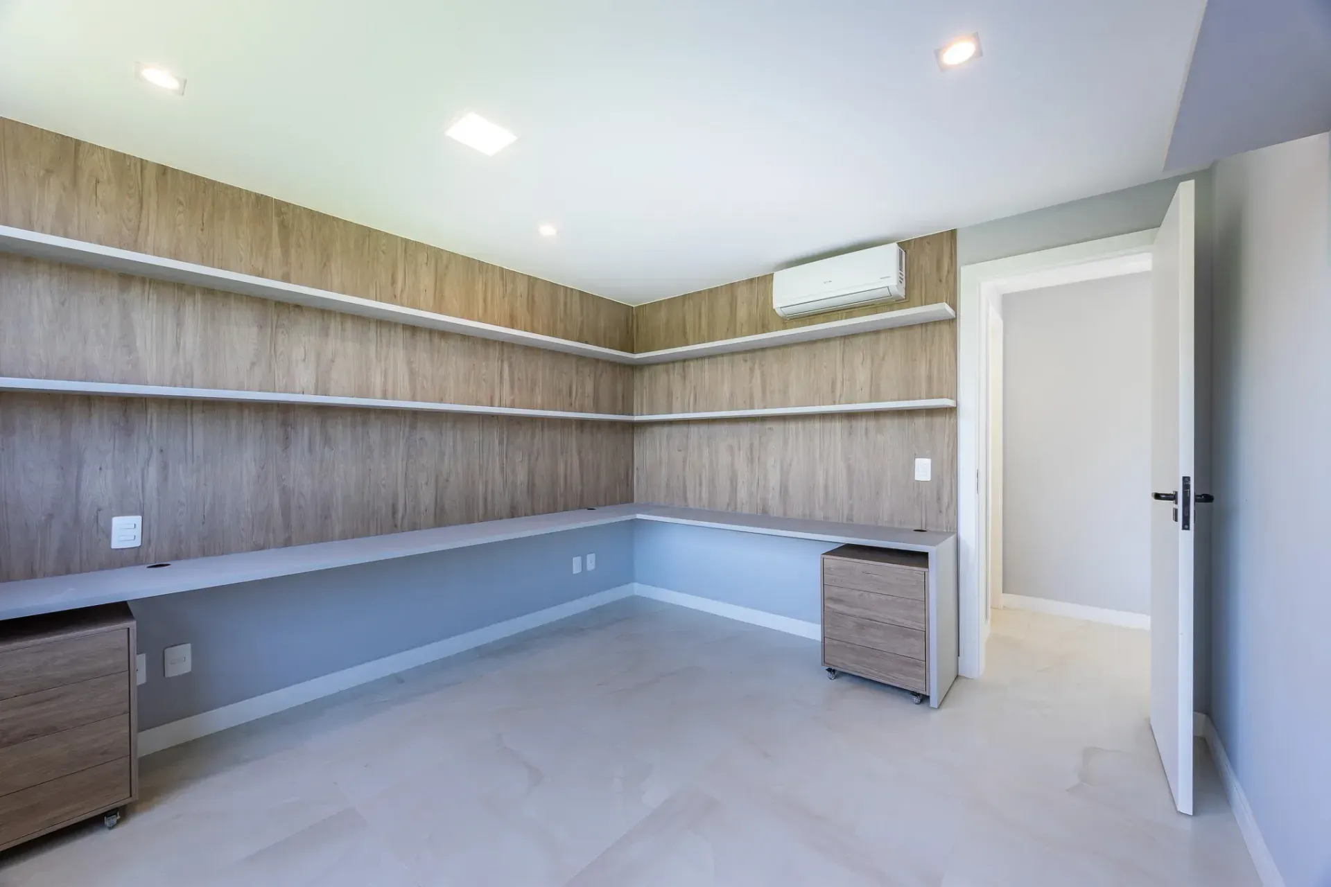 Furnished house with 5 suites and floor-to-ceiling windows — photo 45