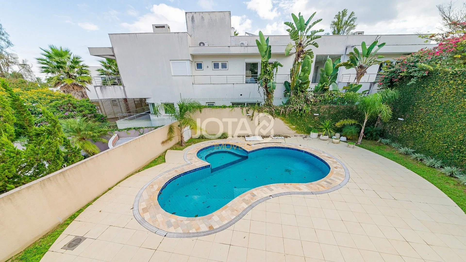 Furnished house with 5 bedrooms and 5 bathrooms — photo 25