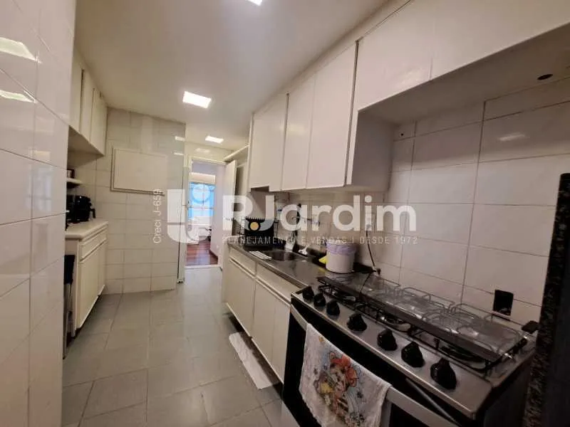 Furnished 4-bedroom apartment with 4 baths, 133 m² — photo 2