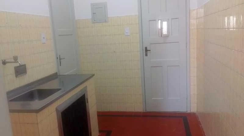 Квартира з 2 спальнями та дерев'яною підлогою або ламінатом — photo 2