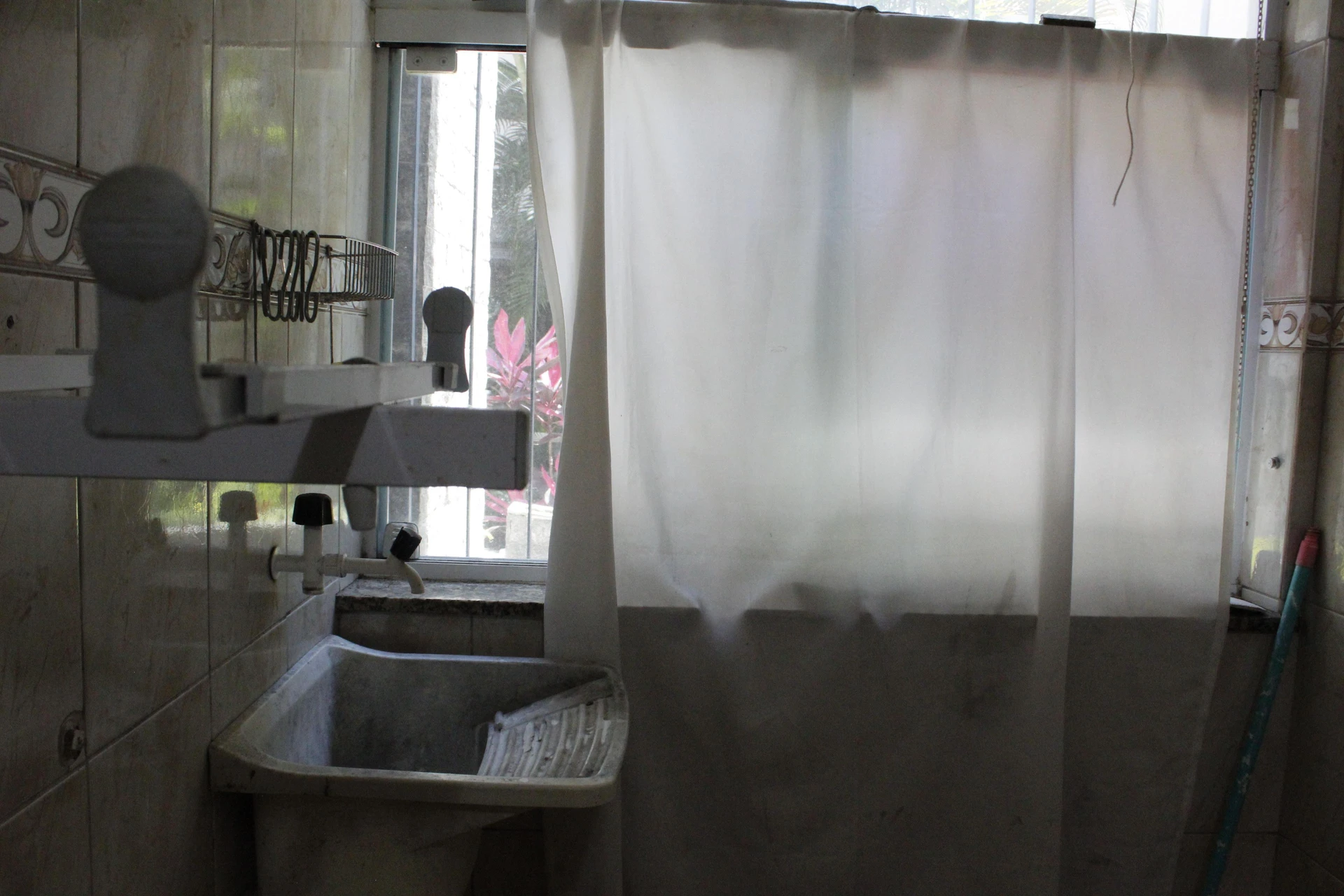 Unfurnished 2-bedroom apartment with a balcony — photo 45