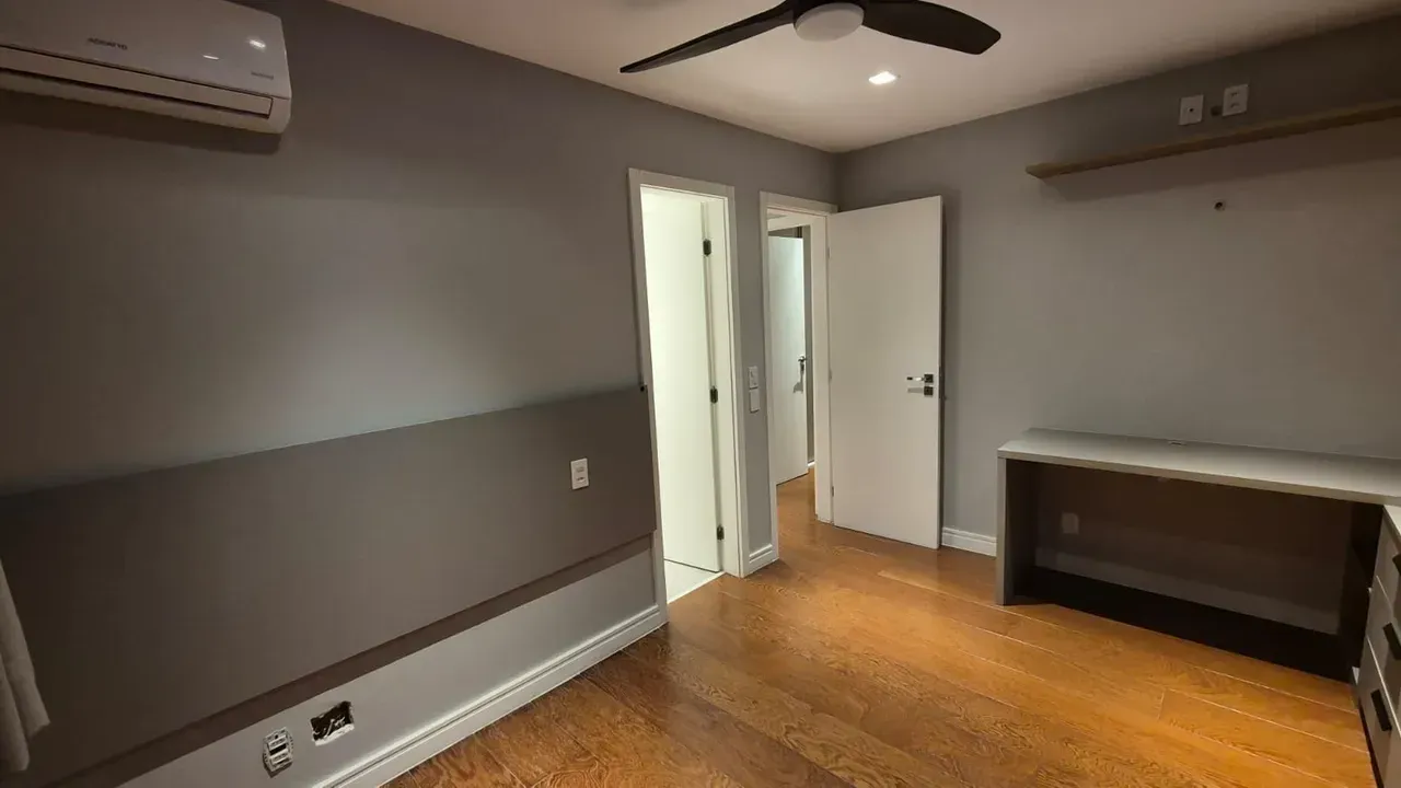 Apartment with 3 bedrooms and modern open-plan kitchen — photo 19