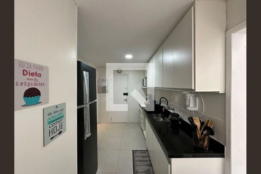 Glass-enclosed balcony in a 3-bedroom apartment, 132 m² — photo 2